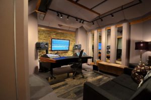 18-Amazing-Home-Studio-Setups-Any-Musician-Would-Love-3